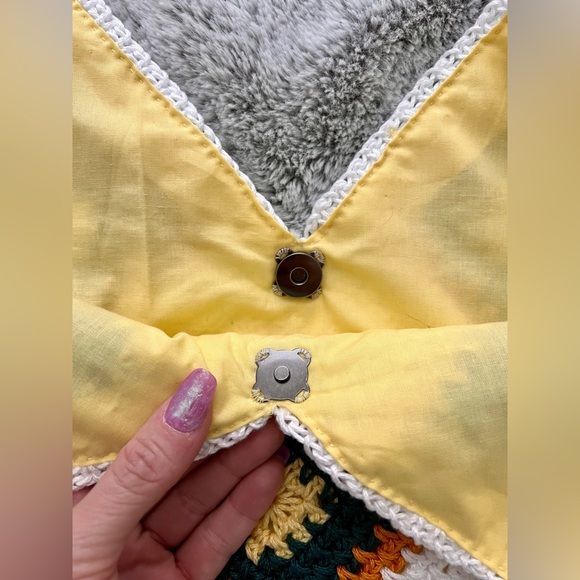 Handmade crochet patterned handbag - Picture 8 of 9